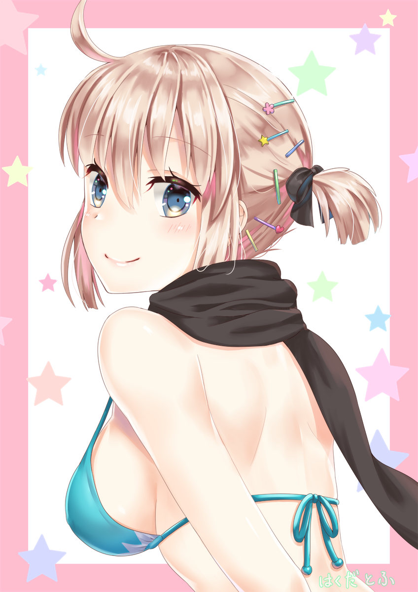 1girl ahoge artist_name backboob bikini blonde_hair blue_eyes blush border breasts eyebrows_visible_through_hair fate/grand_order fate_(series) hair_between_eyes hakuda_tofu highres looking_at_viewer medium_breasts okita_souji_(fate) okita_souji_(fate)_(all) outside_border pink_border ponytail rating scarf shinsengumi short_hair sideboob smile solo strap_gap swimsuit