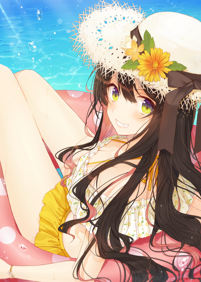 1girl alternate_costume bangs bikini bikini_skirt black_hair blush breasts cleavage fang flower frilled_bikini frills hair_between_eyes hat hat_flower hat_ribbon highres hiiragi_souren innertube kantai_collection long_hair looking_at_viewer medium_breasts multicolored_hair naganami_(kantai_collection) parted_lips pink_hair ribbon ripples sidelocks sitting smile solo sun_hat swimsuit two-tone_hair water water_drop wet wristband yellow_eyes