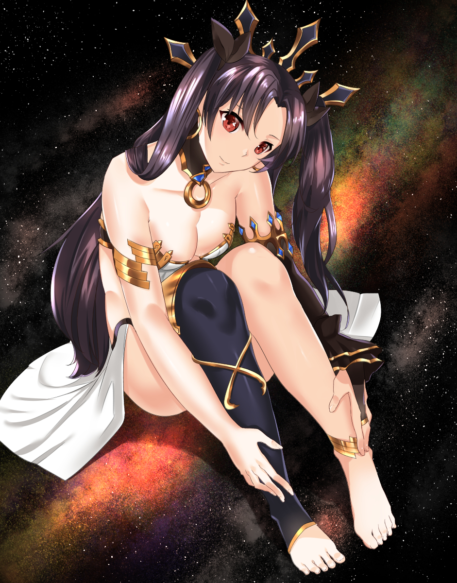 1girl anklet armlet asymmetrical_legwear asymmetrical_sleeves barefoot black_hair black_legwear black_ribbon breasts bridal_gauntlets choker cleavage collarbone detached_sleeves fate/grand_order fate_(series) full_body hair_between_eyes hair_ribbon head_tilt highres ishtar_(fate/grand_order) jewelry kurosawa_(hjkl42332) long_hair medium_breasts red_eyes ribbon shiny shiny_clothes shiny_skin sitting sky smile solo star_(sky) starry_sky strapless thigh-highs twintails very_long_hair