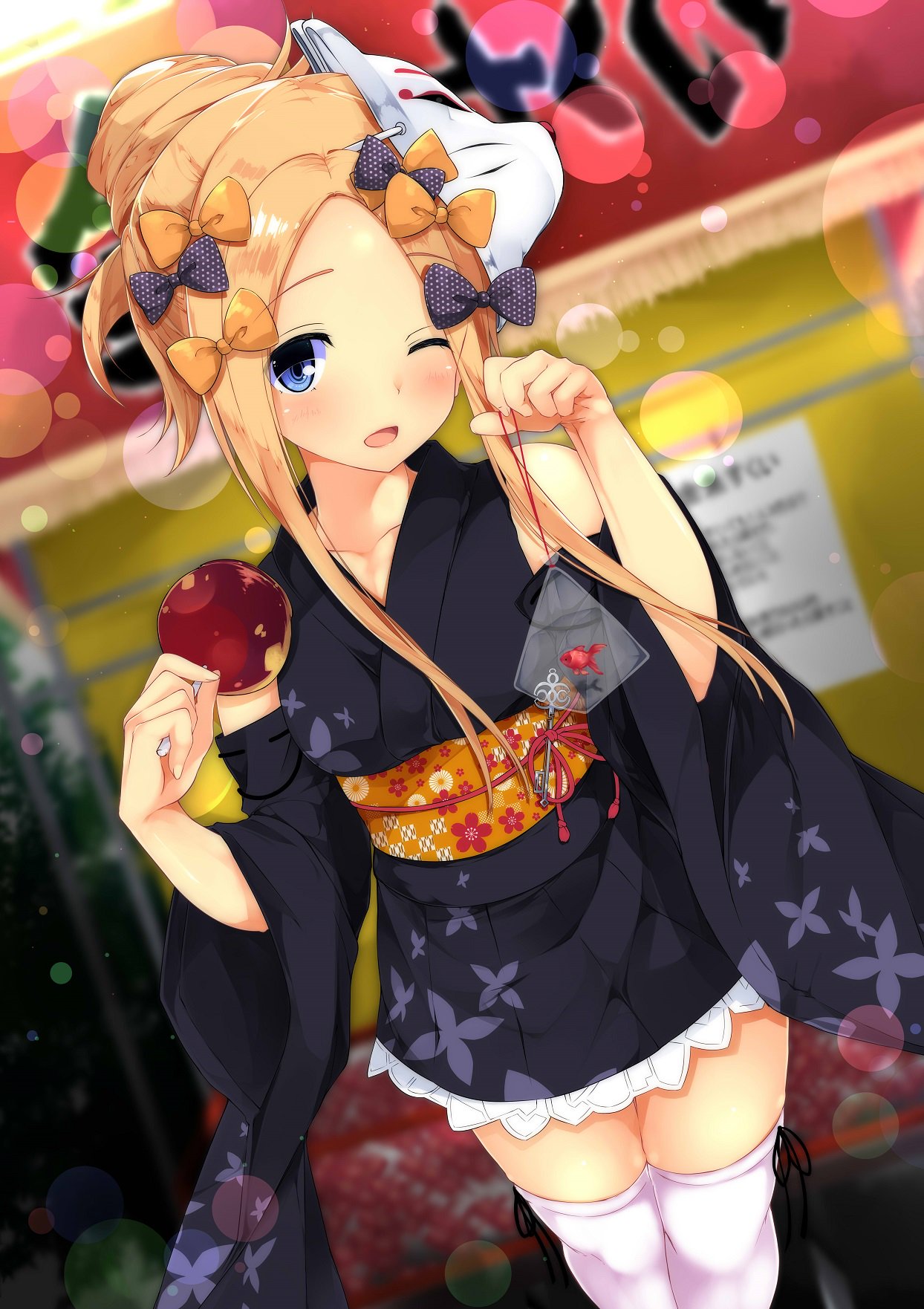 1girl abigail_williams_(fate/grand_order) alternate_costume alternate_hairstyle blonde_hair blush bow commentary_request detached_sleeves fan fate/grand_order fate_(series) hair_bow highres japanese_clothes key kimono looking_at_viewer mask obi one_eye_closed orange_bow polka_dot polka_dot_bow purple_bow sash short_kimono sidelocks sleeveless sleeveless_kimono solo thigh-highs tries white_legwear wide_sleeves