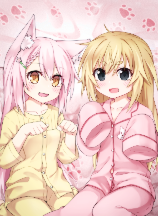 2girls animal_ears ara_(shbm) black_eyes blonde_hair blush cat_ears collarbone eyebrows_visible_through_hair hair_ornament hairpin looking_at_viewer multiple_girls open_mouth pajamas pink_hair shimakaze_(zhan_jian_shao_nyu) sleeves_past_fingers sleeves_past_wrists yellow_eyes yuudachi_(zhan_jian_shao_nyu) zhan_jian_shao_nyu