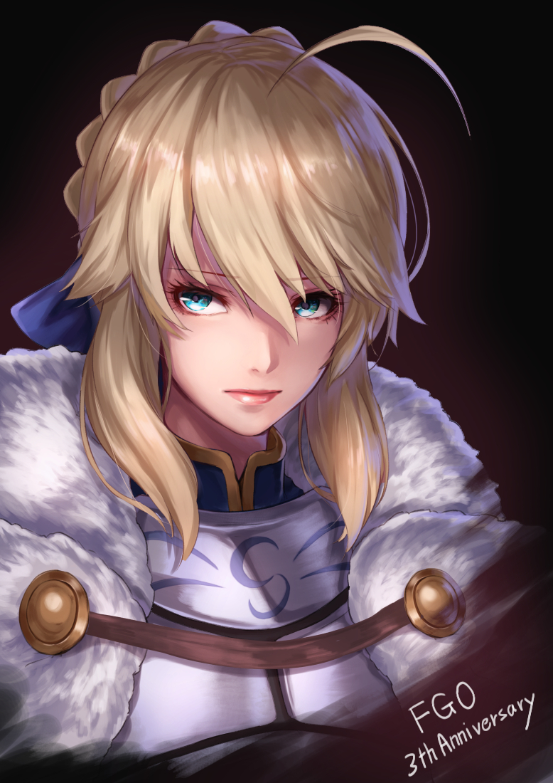 1girl ahoge alternate_eye_color anniversary artoria_pendragon_(all) bangs blonde_hair blue_eyes blue_ribbon braid breastplate brown_background closed_mouth commentary_request eyebrows_visible_through_hair face fate/grand_order fate/stay_night fate_(series) french_braid fur-trimmed_cloak hair_between_eyes hair_ribbon lips looking_at_viewer re_(re_09) ribbon saber short_hair sidelocks solo upper_body white_cloak