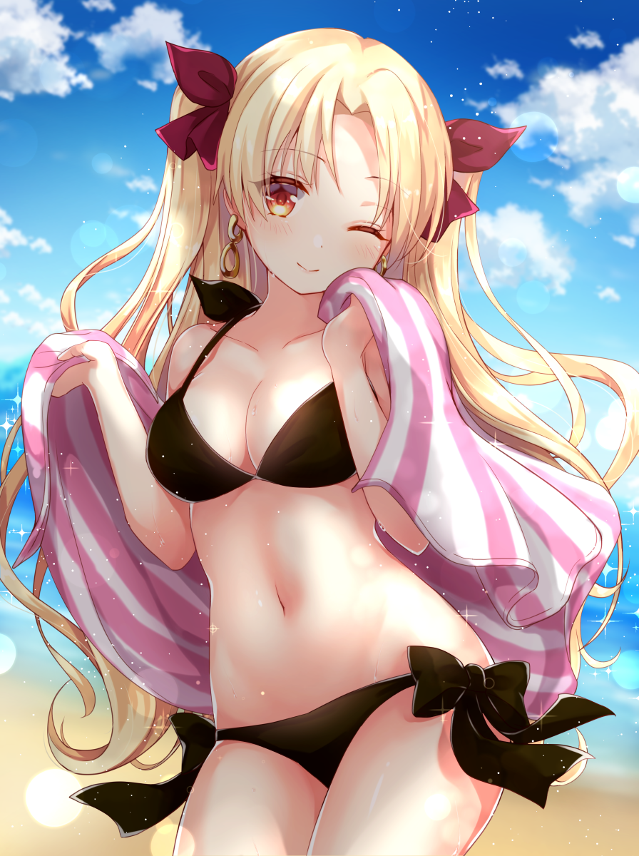 1girl bangs beach bikini black_bikini blonde_hair blue_sky blurry blurry_background blush bow breasts cleavage closed_mouth clouds collarbone commentary_request cowboy_shot cute day depth_of_field earrings ereshkigal_(fate/grand_order) eyebrows_visible_through_hair fate/grand_order fate_(series) gomano_rio hair_bow highres holding holding_towel hoop_earrings jewelry lens_flare light_particles long_hair looking_at_viewer medium_breasts moe navel ocean one_eye_closed outdoors parted_bangs sand side-tie_bikini sky smile solo sparkle standing swimsuit tohsaka_rin towel two_side_up very_long_hair water yellow_eyes