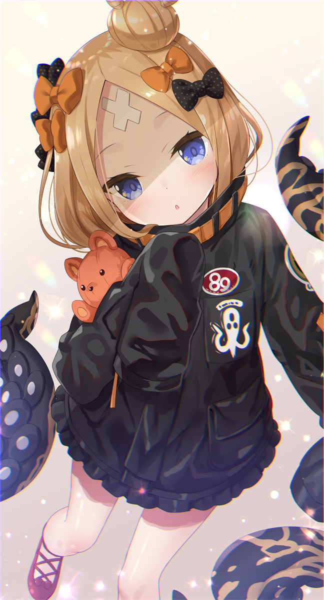 1girl :o abigail_williams_(fate/grand_order) animal_print bangs black_bow black_jacket blonde_hair blue_eyes blush bow commentary_request fate/grand_order fate_(series) hair_bow hair_bun head_tilt highres jacket long_hair long_sleeves looking_at_viewer object_hug orange_bow parted_bangs parted_lips polka_dot polka_dot_bow red_footwear sleeves_past_fingers sleeves_past_wrists solo standing standing_on_one_leg stuffed_animal stuffed_toy suction_cups teddy_bear tentacle tiger_print yano_mitsuki