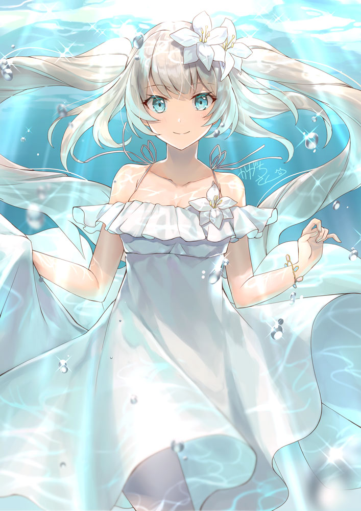 1girl bangs bare_shoulders blue_eyes bracelet breasts bubble caustics cleavage closed_mouth collarbone commentary_request dress eyebrows_visible_through_hair fate/grand_order fate_(series) floating_hair flower glint grey_hair hair_flower hair_ornament hand_up hibiscus jewelry kagachi_saku light_rays long_dress long_hair looking_at_viewer marie_antoinette_(fate/grand_order) marie_antoinette_(swimsuit_caster)_(fate) off-shoulder_dress off_shoulder sidelocks signature skirt_hold sleeveless sleeveless_dress smile solo spaghetti_strap sunlight twintails underwater white_dress white_flower