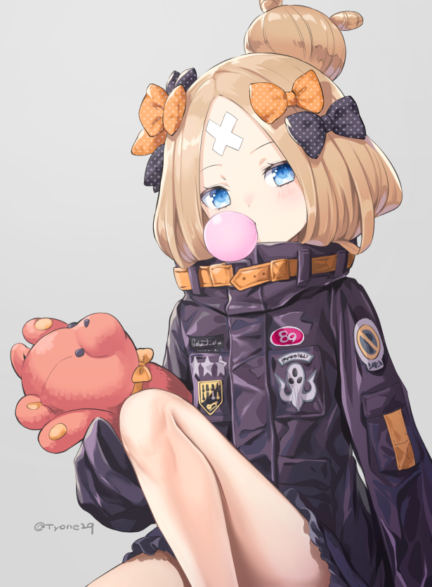 1girl abigail_williams_(fate/grand_order) bangs black_bow black_jacket blonde_hair blue_eyes blush bow bubble_blowing chewing_gum commentary_request fate/grand_order fate_(series) grey_background hair_bow hair_bun head_tilt jacket long_hair long_sleeves looking_at_viewer object_hug orange_bow parted_bangs polka_dot polka_dot_bow simple_background sitting sleeves_past_fingers sleeves_past_wrists solo stuffed_animal stuffed_toy teddy_bear twitter_username tyone