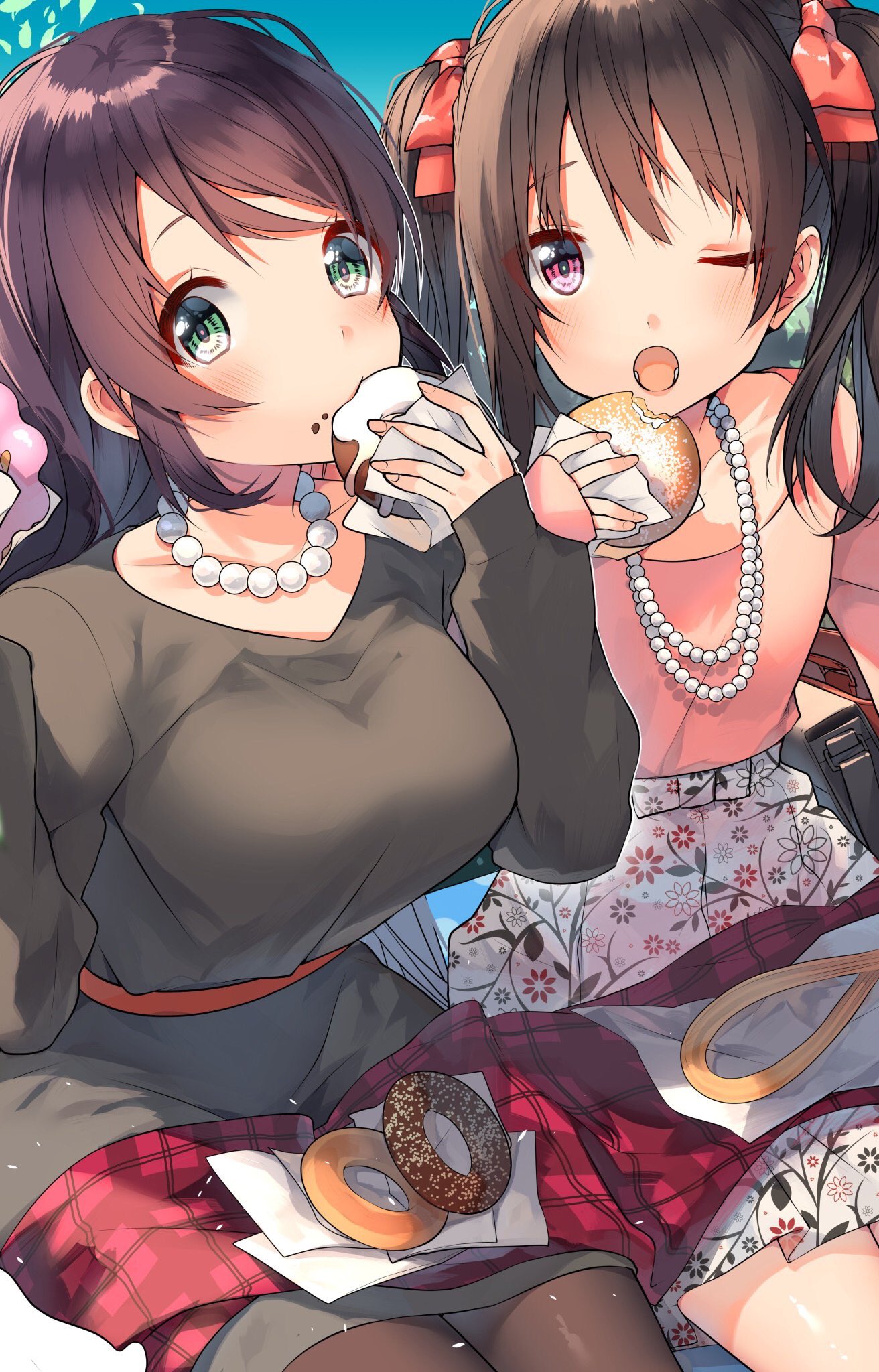 2girls black_hair doughnut food green_eyes hair_ribbon highres itohana jewelry love_live! love_live!_school_idol_project multiple_girls necklace pastry pearl_necklace purple_hair red_eyes ribbon toujou_nozomi twintails yazawa_nico