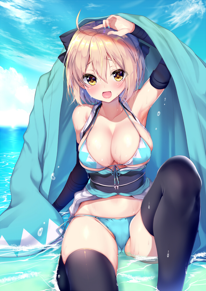 1girl ahoge arm_guards arm_up armpits ayuma_sayu bikini black_bow black_legwear blonde_hair blush bow breasts cleavage clouds collarbone day fate/grand_order fate_(series) hair_bow haori japanese_clothes large_breasts legs_folded looking_at_viewer obi ocean okita_souji_(fate) okita_souji_(fate)_(all) open_mouth sash short_hair sitting sky solo swimsuit thigh-highs wet yellow_eyes