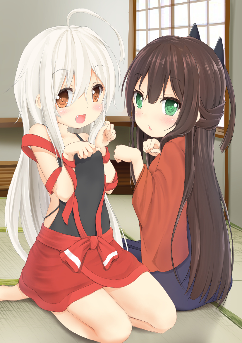 2girls :d ahoge bangs bare_shoulders black_camisole blush brown_eyes brown_hair brown_kimono camisole chiya_(urara_meirochou) commentary_request eyebrows_visible_through_hair fang green_eyes hair_between_eyes hakama hands_up indoors japanese_clothes kimono long_hair long_sleeves looking_at_viewer looking_back maru_shion multiple_girls open_mouth parted_lips purple_hakama red_skirt seiza short_kimono silver_hair sitting skirt smile tatsumi_kon urara_meirochou very_long_hair wide_sleeves