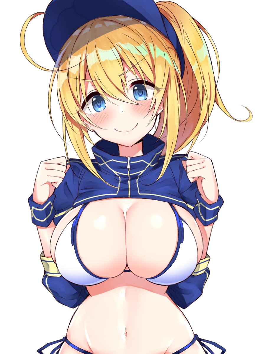 &gt;:) 1girl ahoge baseball_cap bikini blonde_hair blue_eyes blush breasts cleavage clenched_hands fate/grand_order fate_(series) hands_up hat highres ichi-jirushi large_breasts long_hair looking_at_viewer mysterious_heroine_xx_(foreigner) navel ponytail shirt_lift side-tie_bikini simple_background smile solo swimsuit white_background white_bikini wristband