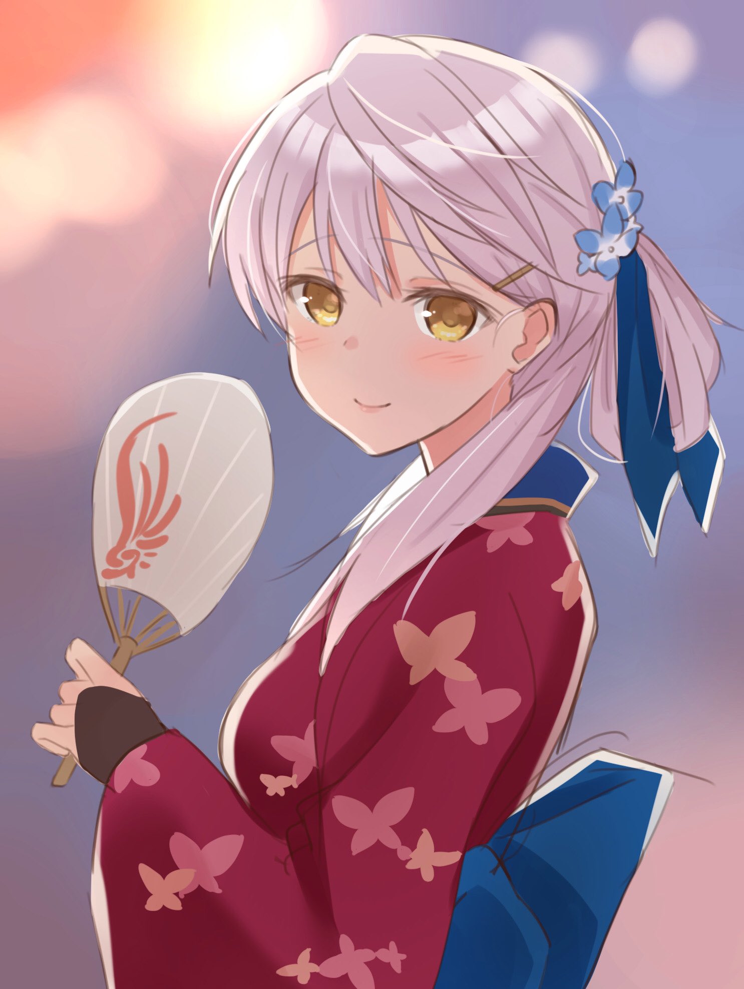 1girl animal_print butterfly_print closed_mouth fan fire_emblem fire_emblem:_akatsuki_no_megami fire_emblem_heroes flower from_side hair_flower hair_ornament highres holding holding_fan japanese_clothes kimono long_hair looking_to_the_side micaiah red_kimono shiyo_yoyoyo silver_hair smile solo yellow_eyes yukata