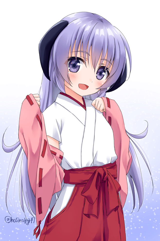 1girl :d detached_sleeves eyebrows_visible_through_hair hair_between_eyes hair_ornament hakama hanyuu head_tilt higurashi_no_naku_koro_ni hoshino_kagari japanese_clothes kimono long_hair looking_at_viewer miko open_mouth red_hakama ribbon-trimmed_sleeves ribbon_trim shiny shiny_hair silver_hair simple_background smile solo standing very_long_hair violet_eyes white_background white_kimono