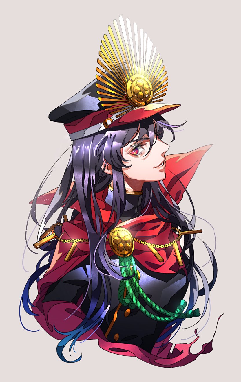 1girl black_hair black_jacket blue_hair cape commentary_request fate_(series) from_side gradient_hair grey_background hat highres jacket koha-ace long_hair long_sleeves looking_at_viewer multicolored_hair oda_nobunaga_(fate) parted_lips peaked_cap red_cape red_eyes sideways_glance simple_background solo tenobe turtleneck upper_body