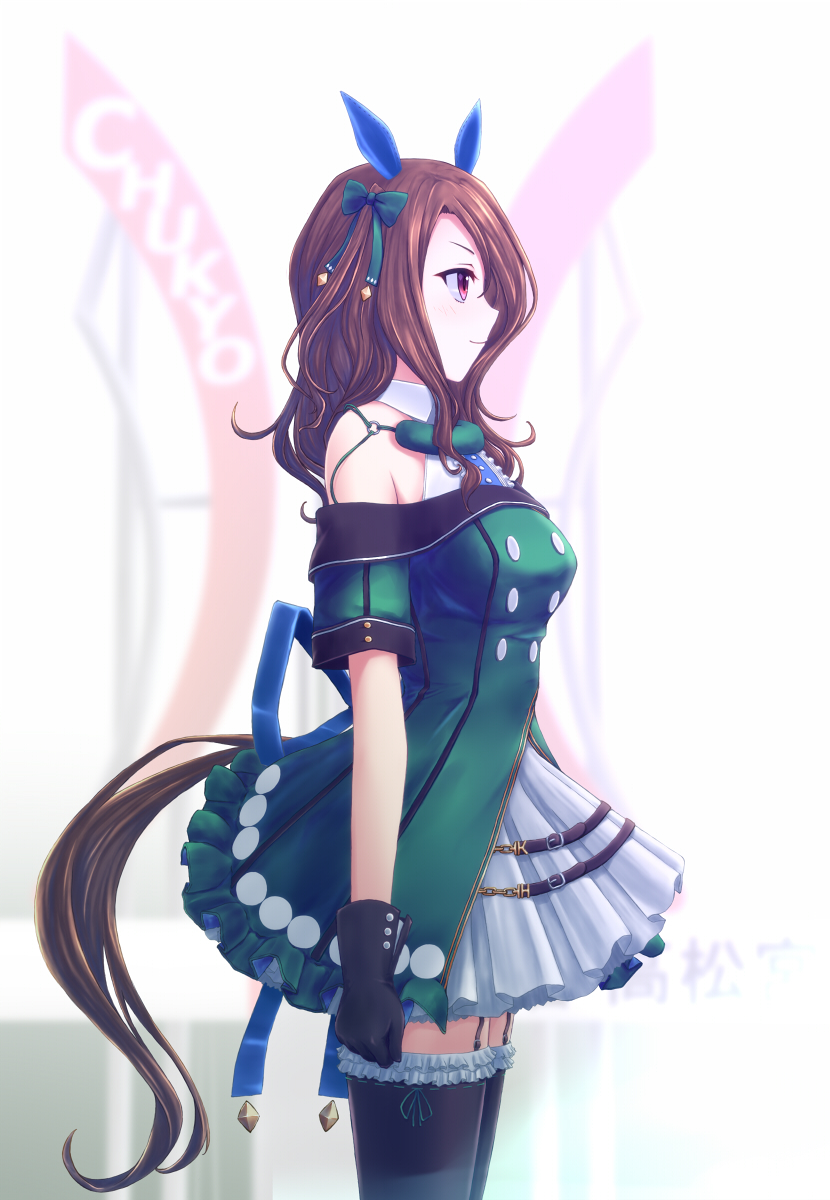 1girl animal_ears aoki_chibe arms_at_sides belt black_gloves black_legwear blurry blurry_background blush bow brown_hair clenched_hand ear_covers garter_straps gloves green_bow hair_between_eyes hair_bow highres horse_ears horse_girl horse_tail king_halo long_hair profile red_eyes short_sleeves skirt solo standing tail thigh-highs umamusume white_background white_skirt