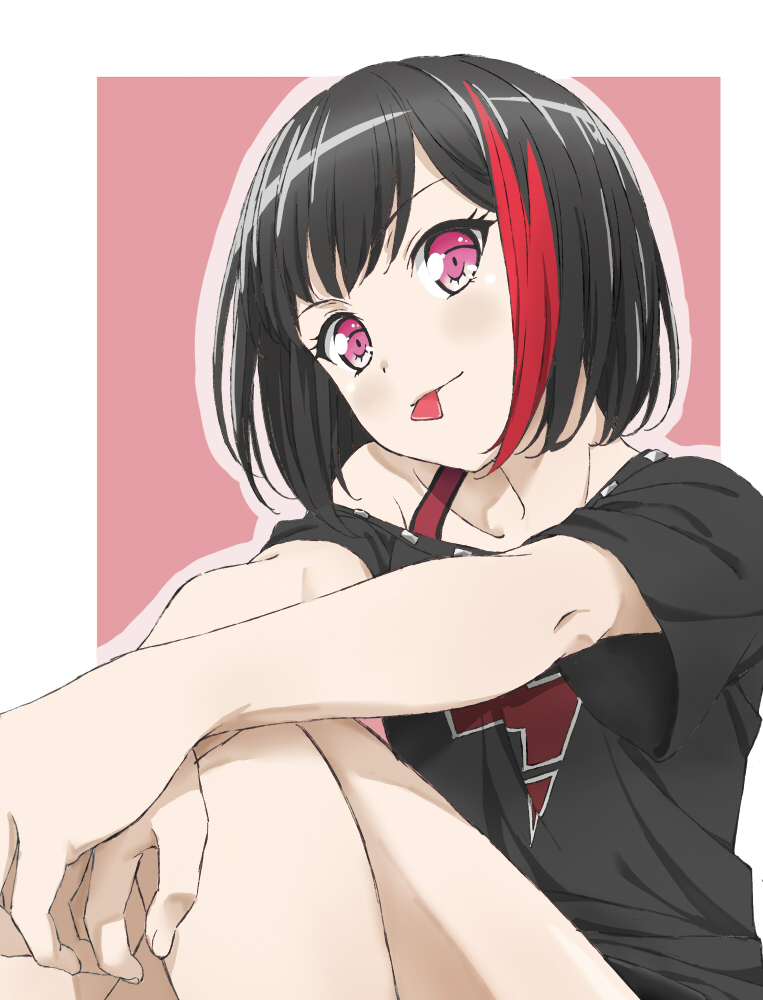 1girl bang_dream! black_hair black_shirt bob_cut chikara923vn collar hands_on_own_knees hands_together in_mouth lightning_bolt looking_at_viewer mitake_ran multicolored_hair off_shoulder pink_eyes plectrum redhead shirt short_hair short_sleeves sitting solo streaked_hair studded_collar