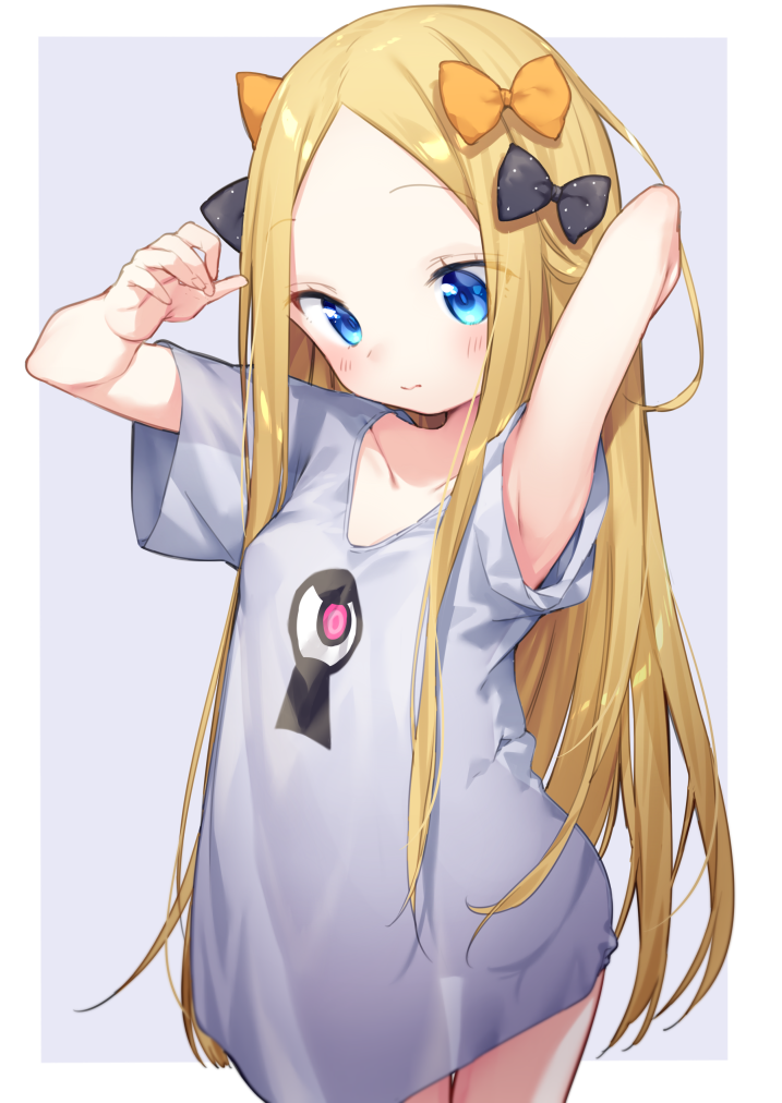 1girl abigail_williams_(fate/grand_order) armpits arms_up bangs black_bow blonde_hair blue_eyes bow closed_mouth commentary_request cowboy_shot eyebrows_visible_through_hair eyes_visible_through_hair fate/grand_order fate_(series) hair_bow keyhole long_hair orange_bow outside_border parted_bangs print_shirt shirt short_sleeves sidelocks simple_background solo t-shirt tousaki_shiina very_long_hair white_shirt wide_sleeves