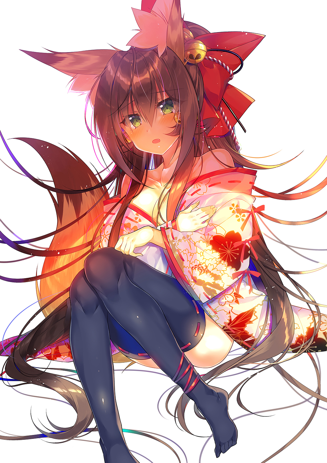 1girl animal_ear_fluff animal_ears bangs bell black_legwear blush bow brown_hair commentary_request eyebrows_visible_through_hair fang fingernails floral_print fox_ears fox_girl fox_tail green_eyes hair_bell hair_between_eyes hair_bow hair_ornament head_tilt highres japanese_clothes jingle_bell kimono long_hair long_sleeves looking_at_viewer monaka_natsume no_shoes off_shoulder original parted_lips print_kimono red_bow ribbon-trimmed_legwear ribbon_trim short_kimono simple_background sitting solo tail tail_raised tan thigh-highs very_long_hair white_background white_kimono wide_sleeves