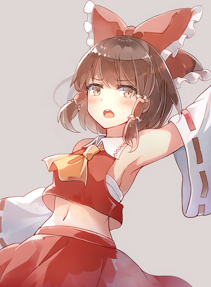 1girl 60mai arm_up armpits ascot bangs bare_shoulders blush bow breasts brown_eyes brown_hair commentary_request cowboy_shot crop_top detached_sleeves eyebrows_visible_through_hair frilled_bow frills grey_background hair_bow hair_tubes hakurei_reimu long_sleeves midriff navel open_mouth red_bow red_skirt ribbon-trimmed_sleeves ribbon_trim sarashi short_hair sidelocks simple_background skirt skirt_set small_breasts solo standing stomach touhou wide_sleeves wing_collar yellow_neckwear