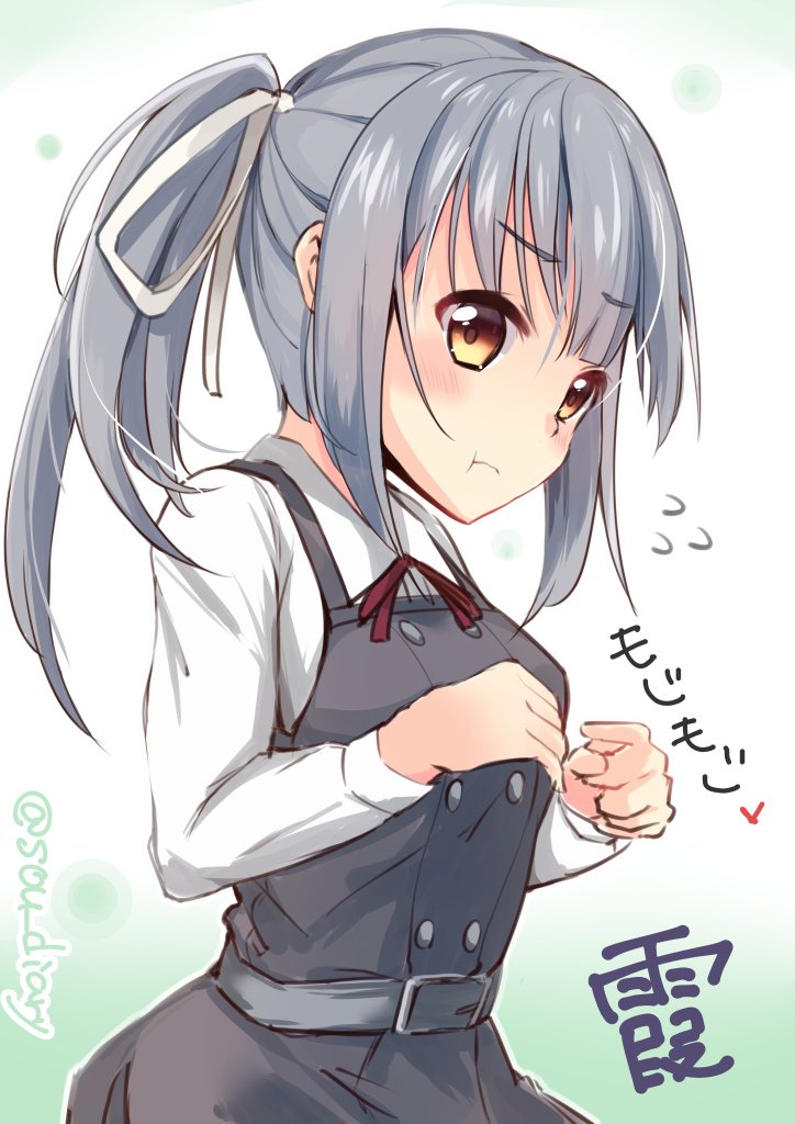 belt buttons commentary_request dress flying_sweatdrops grey_hair hair_ribbon headband kantai_collection kasumi_(kantai_collection) long_hair long_sleeves pinafore_dress pout red_ribbon remodel_(kantai_collection) ribbon school_uniform shirt side_ponytail sou_(soutennkouchi) twitter_username white_shirt yellow_eyes