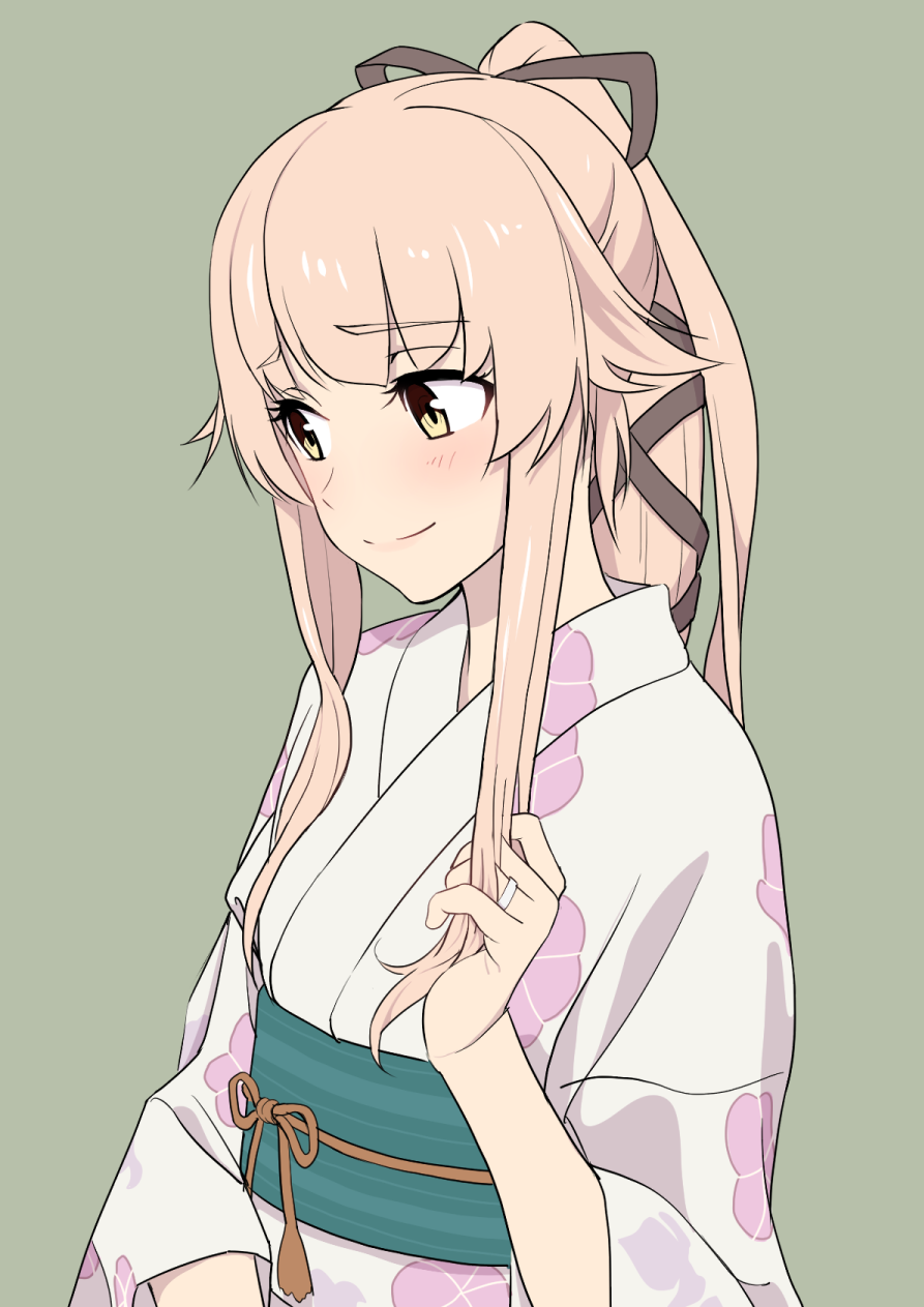 1girl alternate_costume commentary_request floral_print green_eyes grey_background hair_flaps highres japanese_clothes jewelry kantai_collection kimono koubakotone long_hair looking_down pink_hair ponytail ring simple_background smile solo upper_body very_long_hair wedding_band white_kimono yukata yura_(kantai_collection)