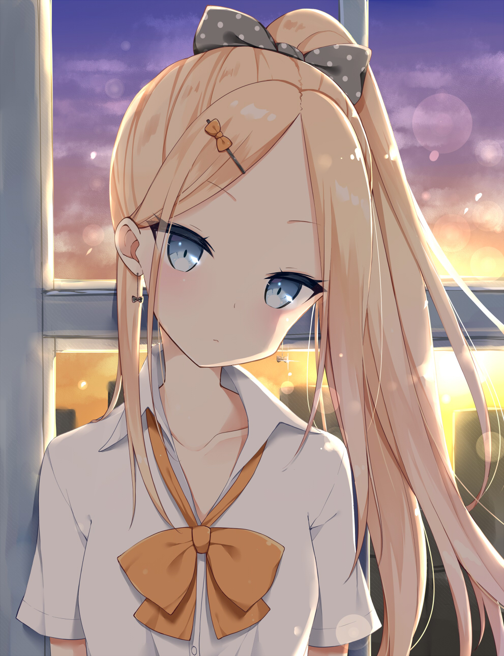 1girl abigail_williams_(fate/grand_order) alternate_costume alternate_hairstyle bangs blonde_hair blue_eyes blush bow bow_earrings bowtie collarbone collared_shirt commentary_request contemporary dress_shirt earrings eyebrows_visible_through_hair fate/grand_order fate_(series) forehead hair_behind_ear hair_bow hair_ornament hairclip head_tilt highres indoors jewelry kamu_(geeenius) lens_flare long_hair looking_at_viewer orange_neckwear parted_bangs polka_dot polka_dot_bow ponytail shirt short_sleeves sky solo tsurime twilight upper_body white_shirt window wing_collar