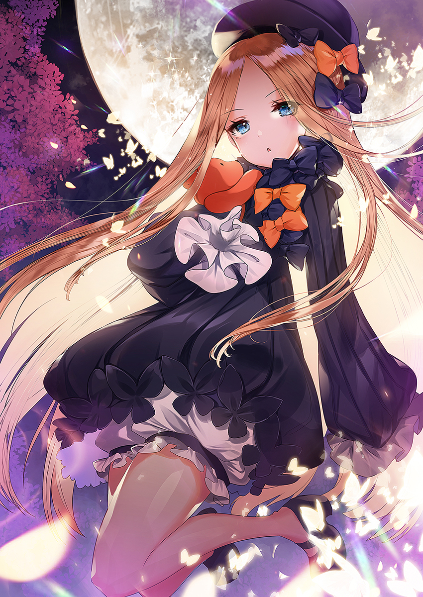 1girl abigail_williams_(fate/grand_order) apple_caramel bangs black_bow black_dress black_footwear black_hat blonde_hair bloomers blue_eyes blush bow bug butterfly commentary_request dress eyebrows_visible_through_hair fate/grand_order fate_(series) forehead full_moon hair_bow hat head_tilt highres insect long_hair long_sleeves looking_at_viewer mary_janes moon night night_sky object_hug orange_bow parted_bangs parted_lips shoes sky sleeves_past_fingers sleeves_past_wrists solo stuffed_animal stuffed_toy teddy_bear underwear very_long_hair white_bloomers