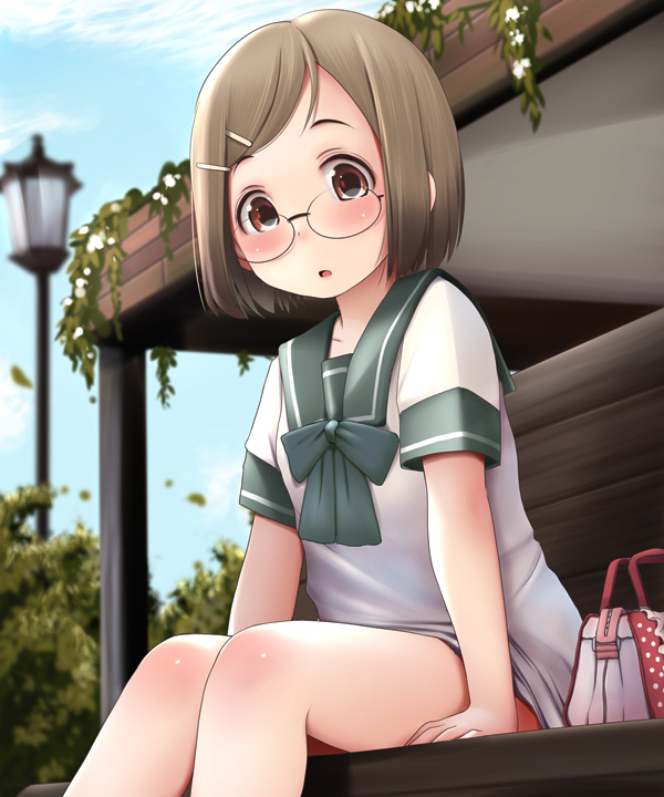 1girl arm_support bag bangs blue_sky blurry blurry_background blush bow brown_eyes brown_hair clouds collarbone commentary_request day depth_of_field dress glasses green_bow green_sailor_collar hair_ornament hairclip handbag ichigo_mashimaro kozue_akari lamppost looking_at_viewer outdoors parted_lips sailor_collar sailor_dress sakuragi_matsuri short_sleeves sitting sky solo swept_bangs white_dress