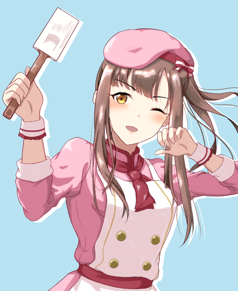 1girl ;d apron blue_background brown_hair eyebrows_visible_through_hair floating_hair hat holding idolmaster idolmaster_cinderella_girls long_hair long_sleeves looking_at_viewer mizumoto_yukari one_eye_closed open_mouth pink_hat pink_shirt red_neckwear shirt simple_background smile solo toufuu upper_body white_apron wrist_cuffs yellow_eyes