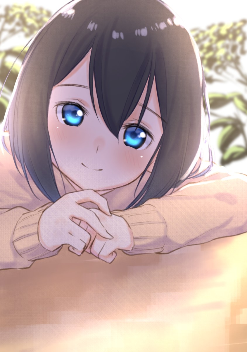 1girl bangs black_hair blue_eyes blurry blurry_background blush brown_sweater closed_mouth commentary_request depth_of_field eyebrows_visible_through_hair hair_between_eyes head_tilt highres long_sleeves looking_at_viewer original own_hands_together sleeves_past_wrists smile solo suzunari_shizuku sweater white_background yuki_arare