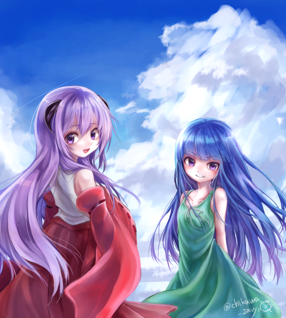 2girls arms_behind_back artist_name blue_hair chikuwa_savi clouds commentary_request detached_sleeves dress furude_rika green_dress grin hakama hanyuu higurashi_no_naku_koro_ni horns japanese_clothes long_hair looking_back miko multiple_girls open_mouth outdoors purple_hair signature sky smile sundress violet_eyes