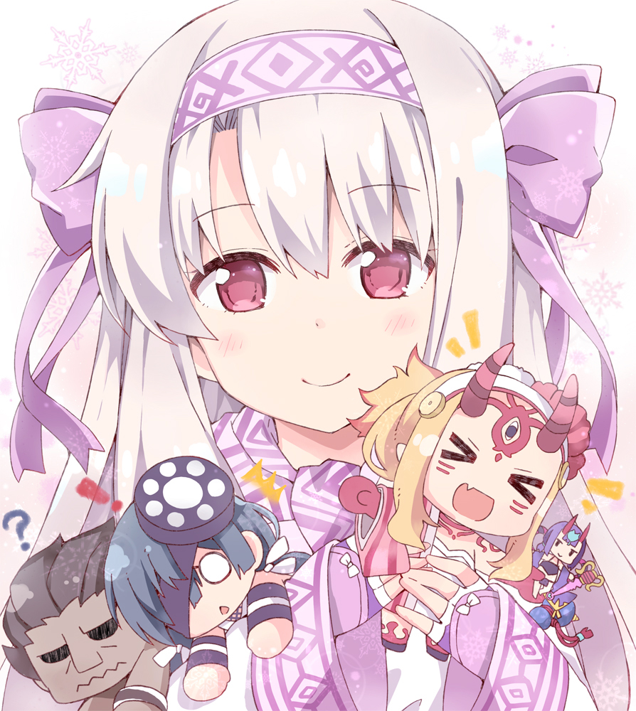 ! &gt;_&lt; /\/\/\ 1boy 4girls :d ? ainu_clothes bangs berserker black_hair blonde_hair blush bow chibi closed_eyes closed_mouth commentary_request dark_skin dark_skinned_male eyebrows_visible_through_hair facing_viewer fang fate/grand_order fate/stay_night fate_(series) fingerless_gloves gloves hair_between_eyes hair_bow hairband horns ibaraki_douji_(fate/grand_order) ibaraki_douji_(swimsuit_lancer)_(fate) illyasviel_von_einzbern light_brown_hair long_hair long_sleeves looking_at_viewer minigirl mochizuki_chiyome_(fate/grand_order) multiple_girls o_o oni oni_horns open_mouth pink_hairband purple_bow purple_gloves red_eyes rioshi shuten_douji_(fate/grand_order) shuten_douji_(halloween)_(fate) sidelocks sitonai sleeves_past_wrists smile snowflakes wavy_mouth xd