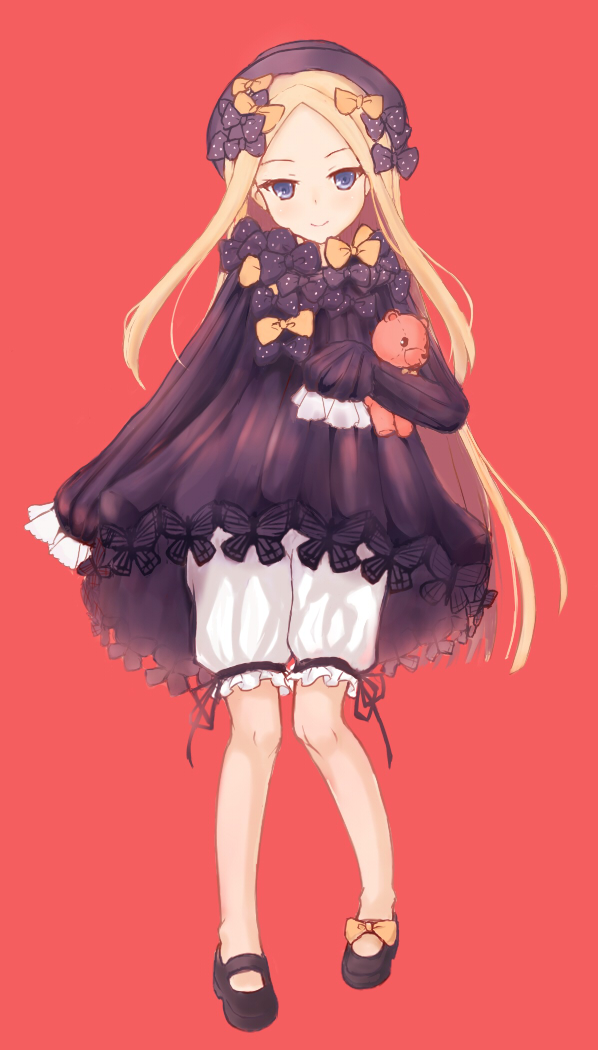 1girl abigail_williams_(fate/grand_order) bangs black_bow black_dress black_footwear black_hat blonde_hair bloomers blue_eyes bow bug butterfly closed_mouth commentary_request dress fate/grand_order fate_(series) forehead full_body hair_bow hat head_tilt insect long_hair long_sleeves mary_janes object_hug orange_bow parted_bangs polka_dot polka_dot_bow red_background shoes simple_background sinra_(rakuto) sleeves_past_fingers sleeves_past_wrists smile solo standing stuffed_animal stuffed_toy teddy_bear underwear very_long_hair white_bloomers