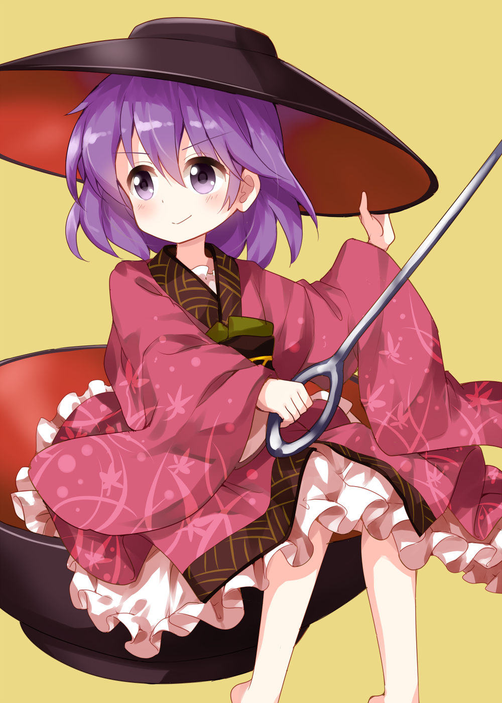 &gt;:) 1girl bangs barefoot black_hat blush bowl bowl_hat commentary_request eyebrows_visible_through_hair feet_out_of_frame hair_between_eyes hand_on_headwear hand_up hat highres holding_needle japanese_clothes kimono long_sleeves petticoat purple_hair red_kimono ruu_(tksymkw) short_hair simple_background sitting smile solo sukuna_shinmyoumaru touhou v-shaped_eyebrows violet_eyes wide_sleeves yellow_background