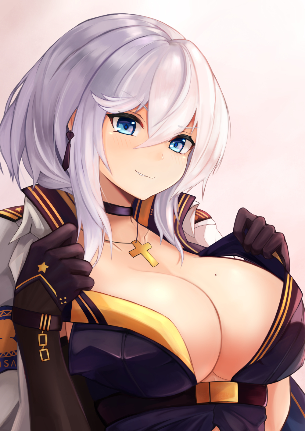 1girl azur_lane bangs black_gloves blue_eyes blush breasts choker cleavage clothes_tug collarbone cross cross_necklace earrings eyebrows_visible_through_hair gloves hair_between_eyes highres jacket jewelry large_breasts looking_at_viewer mole mole_on_breast necklace ryara_vivi short_hair silver_hair smirk solo upper_body washington_(azur_lane)