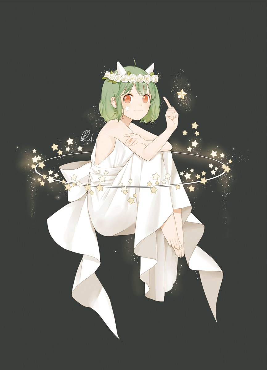 1girl ahoge alternate_costume bare_arms bare_shoulders barefoot bow cow_horns dress flower green_hair head_wreath highres horns index_finger_raised knees_up looking_at_viewer lrul macross macross_frontier plantar_flexion ranka_lee red_eyes short_hair sitting sleeveless sleeveless_dress smile solo star white_dress white_flower