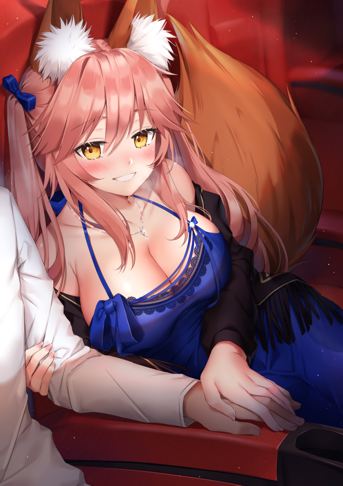 1girl animal_ear_fluff animal_ears bangs bare_shoulders blush breasts cleavage collarbone fate/extra fate_(series) fox_ears fox_girl hair_between_eyes large_breasts long_hair looking_at_viewer mamemena pink_hair smile tamamo_(fate)_(all) tamamo_no_mae_(fate) yellow_eyes