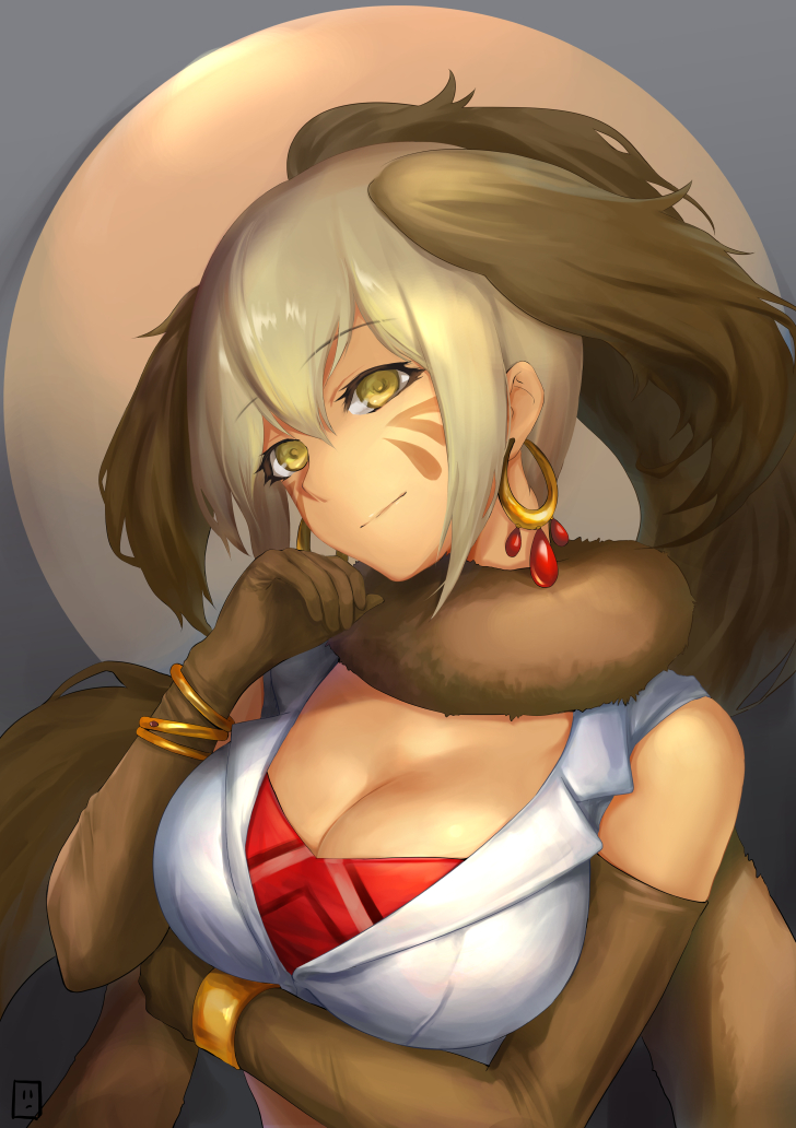1girl arm_under_breasts bangs bare_shoulders breasts brown_gloves brown_hair cleavage closed_mouth commentary_request crop_top cropped_shirt earrings elbow_gloves eyebrows_visible_through_hair facial_mark fur_scarf gloves grey_hair hand_to_own_mouth hand_up head_tilt high_ponytail hoop_earrings jewelry kemono_friends large_breasts light_smile long_hair looking_at_viewer multicolored_hair north_island_giant_moa_(kemono_friends) ponytail scarf shirt sidelocks sleeveless sleeveless_shirt smile solo tamamushi two-tone_hair upper_body yellow_eyes
