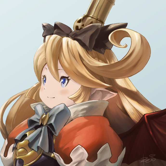 1girl armor black_bow blonde_hair blue_eyes bow bowtie closed_mouth commentary_request copyright_request dot_nose grey_background grey_neckwear hair_bow light_blush pointy_ears puffy_short_sleeves puffy_sleeves reiesu_(reis) short_sleeves signature simple_background smile solo upper_body