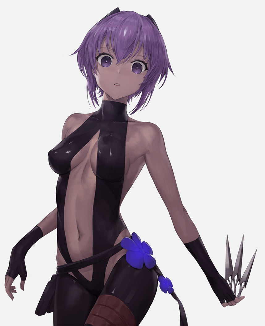 1girl bangosu bare_shoulders black_gloves black_hairband black_legwear black_leotard breasts center_opening dark_skin fate/grand_order fate_(series) fingerless_gloves flower_ornament gloves grey_background hairband hassan_of_serenity_(fate) holding holding_knife holding_weapon knife kunai leggings leotard looking_at_viewer medium_breasts navel parted_lips purple_hair revealing_clothes short_hair simple_background solo thigh_strap violet_eyes weapon