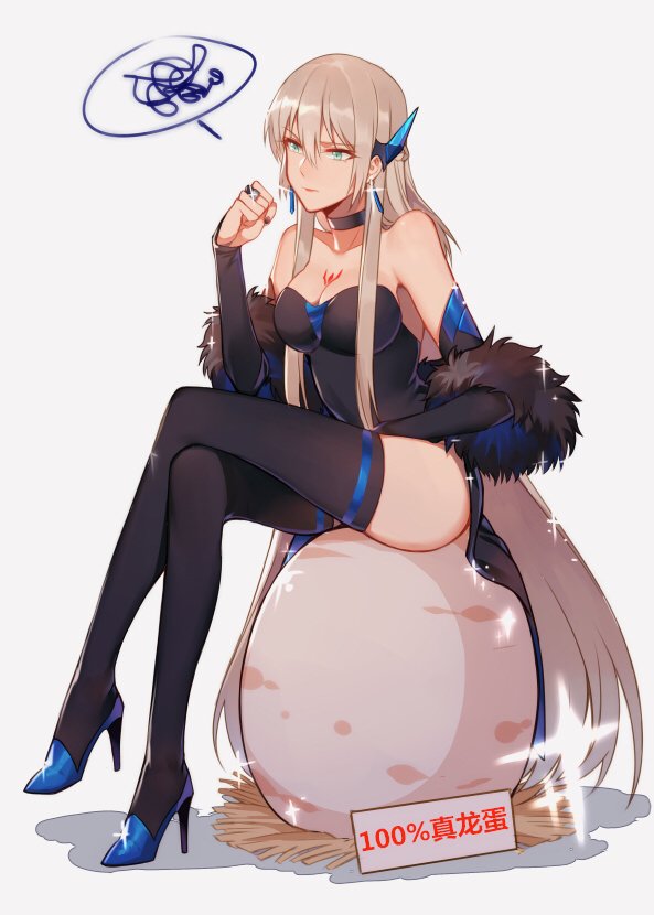 1girl bare_shoulders black_legwear blonde_hair blue_footwear breasts chinese chinese_commentary choker cleavage clenched_hand commentary_request detached_sleeves egg fate_(series) fur_trim green_eyes grey_background high_heels large_breasts legs_crossed long_hair morgan_le_fay_(fate) shadow sign sitting solo sparkle spoken_squiggle squiggle tattoo thigh-highs translation_request very_long_hair yorukun