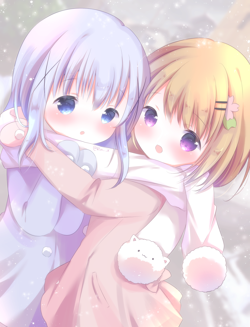 2girls :d :o bangs blue_eyes blue_hair blue_jacket blue_mittens blush brown_hair brown_jacket commentary_request dutch_angle eyebrows_visible_through_hair gochuumon_wa_usagi_desu_ka? hair_between_eyes hair_ornament hairclip hoto_cocoa hug jacket kafuu_chino looking_at_viewer looking_to_the_side mittens multiple_girls open_mouth parted_lips pink_mittens rin_(fuwarin) scarf shared_scarf smile tippy_(gochiusa) twitter_username violet_eyes white_scarf