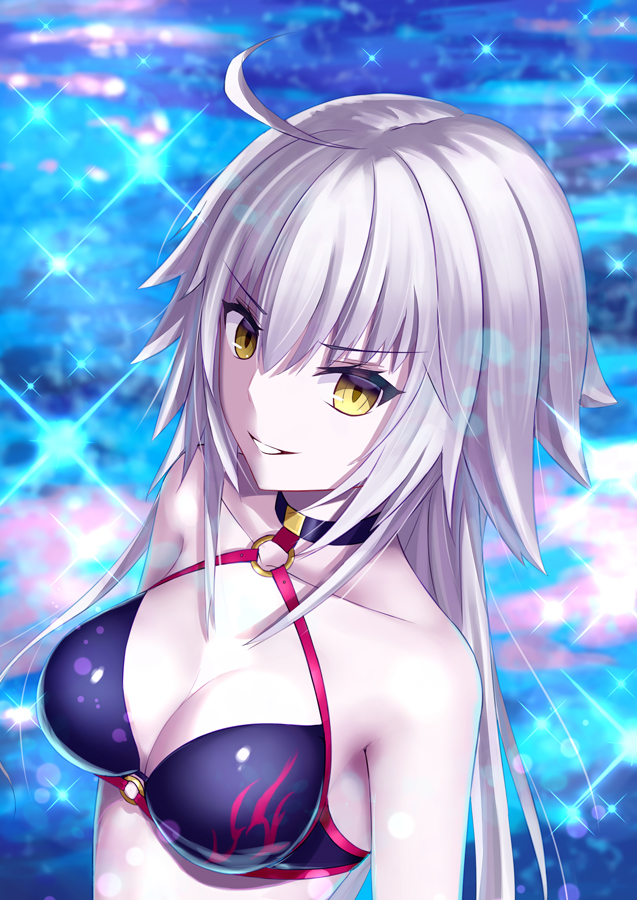 1girl ahoge black_bikini_top breasts cleavage collarbone commentary_request eyebrows_visible_through_hair fate/grand_order fate_(series) jeanne_d'arc_(alter)_(fate) jeanne_d'arc_(alter_swimsuit_berserker) jeanne_d'arc_(fate)_(all) long_hair looking_at_viewer medium_breasts o-ring o-ring_top ocean pale_skin randoru silver_hair smile solo sparkle upper_body yellow_eyes