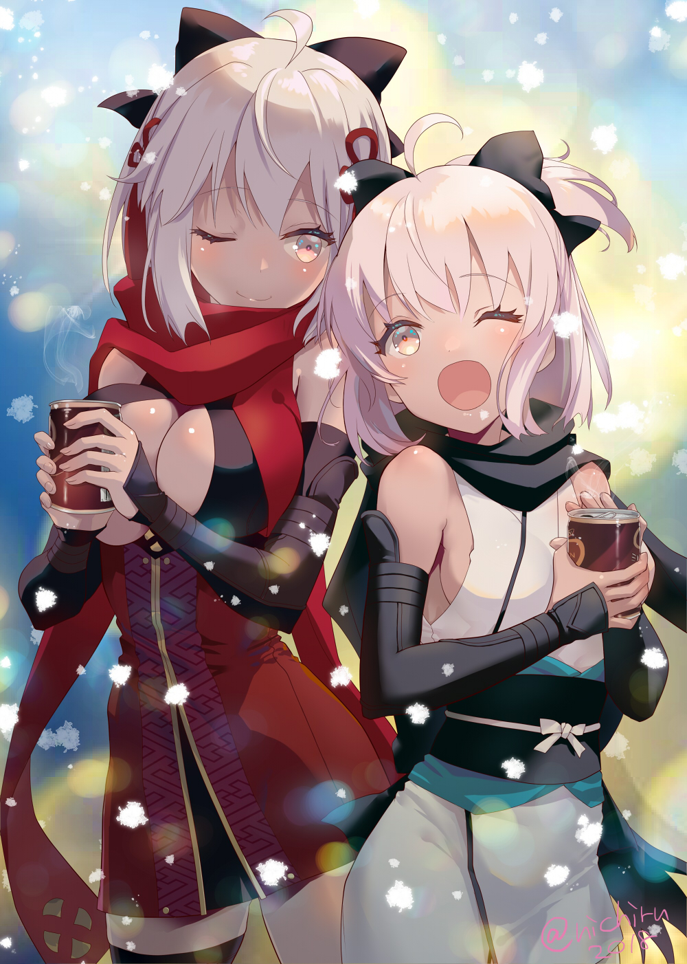 2girls ;) ;d ahoge backlighting bare_shoulders black_bow black_legwear black_scarf blonde_hair blush bow breasts brown_eyes can canned_coffee cleavage cleavage_cutout closed_mouth commentary_request cowboy_shot dark_skin detached_sleeves dress fate/grand_order fate_(series) grey_hair hair_bow height_difference highres holding japanese_clothes kimono large_breasts long_sleeves multiple_girls nichiru obi okita_souji_(alter)_(fate) okita_souji_(fate) okita_souji_(fate)_(all) one_eye_closed open_mouth red_dress red_scarf sash scarf short_hair short_ponytail sideboob single_thighhigh smile snowing steam thigh-highs twitter_username white_kimono winter