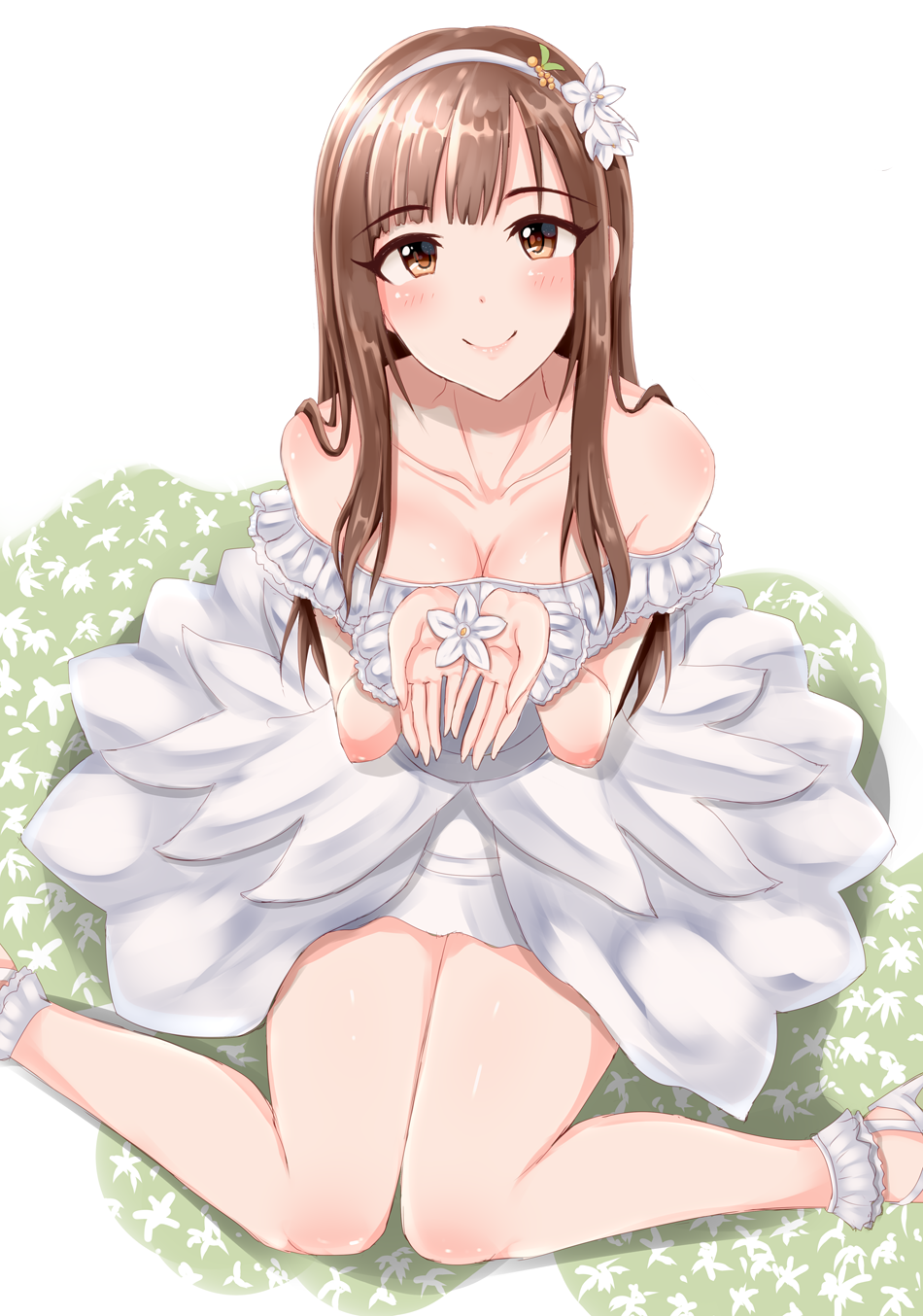 1girl bangs bare_shoulders blush breasts brown_eyes brown_hair cleavage collarbone dress eyebrows_visible_through_hair eyes_visible_through_hair flower frilled_armband green_background hair_over_shoulder hairband highres holding holding_flower idolmaster idolmaster_cinderella_girls lilac mizumoto_yukari presenting shiny shiny_skin shirushiru_(saitou888) smile solo thighs two-tone_background white_background white_dress white_flower