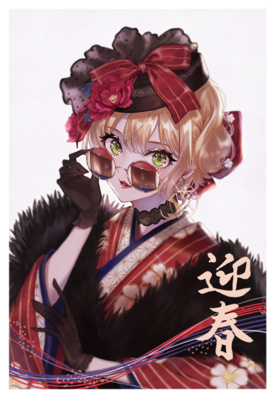 1girl black_gloves black_hat blonde_hair bow brown-tinted_eyewear choker earrings eyebrows_visible_through_hair eyelashes eyeliner flower fur glint gloves green_eyes hair_bow hair_flower hair_ornament hand_up hat highres idolmaster idolmaster_cinderella_girls japanese_clothes jewelry kimono lips lipstick long_sleeves looking_at_viewer magako makeup miyamoto_frederica parted_lips red_flower red_kimono red_lips round_eyewear shiny shiny_hair smile solo striped striped_kimono sunglasses white_background wide_sleeves
