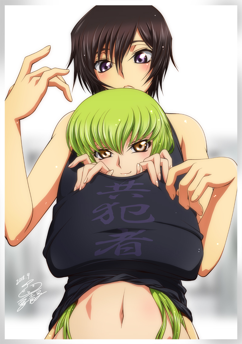 1boy 1girl bare_shoulders black_hair blush c.c. code_geass green_hair kaname_aomame lelouch_lamperouge long_hair looking_at_viewer shared_clothes shirt signature simple_background smile violet_eyes yellow_eyes