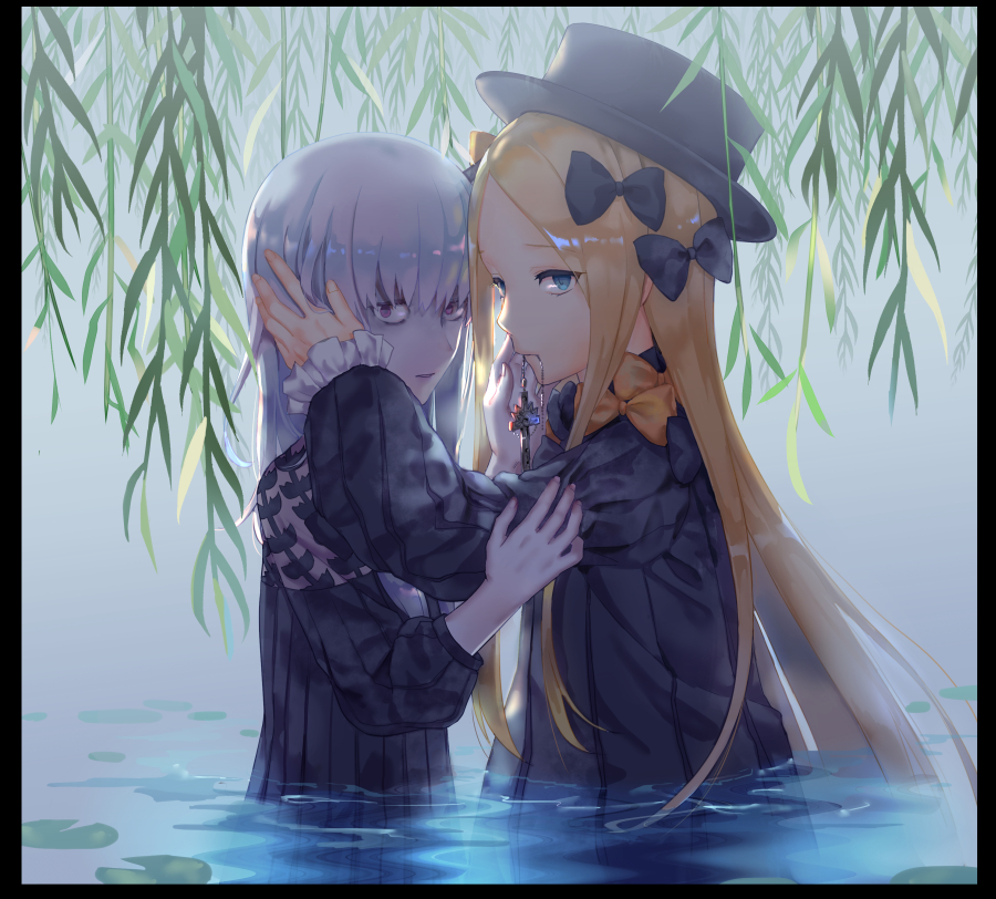 2girls abigail_williams_(fate/grand_order) alle_gro bad_id bad_pixiv_id bags_under_eyes bangs black_border black_bow black_dress black_hat blonde_hair blue_eyes border bow closed_mouth commentary_request dress fate/grand_order fate_(series) fingernails hair_bow hand_in_another's_hair hat lavinia_whateley_(fate/grand_order) long_hair long_sleeves looking_at_viewer mouth_hold multiple_girls orange_bow pale_skin parted_bangs partially_submerged silver_hair sleeves_past_wrists standing very_long_hair violet_eyes water wide-eyed
