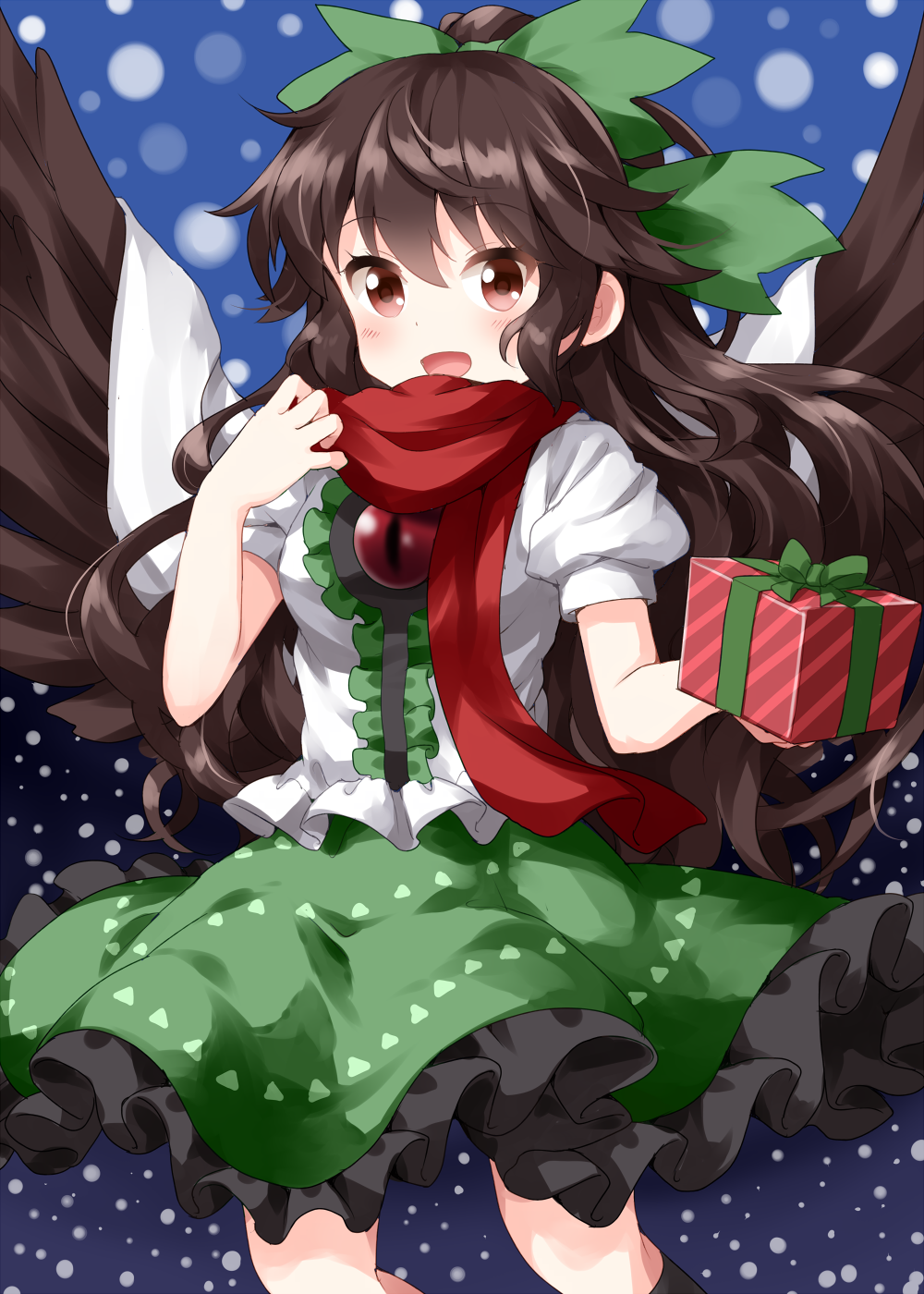 1girl :d black_hair box brown_wings cape center_frills eyebrows_visible_through_hair feathered_wings frilled_skirt frills gift gift_box green_ribbon green_skirt hair_between_eyes hair_ribbon highres long_hair looking_at_viewer open_mouth ponytail puffy_short_sleeves puffy_sleeves red_eyes red_scarf reiuji_utsuho ribbon ruu_(tksymkw) scarf short_sleeves skirt smile snowing solo spread_wings third_eye touhou very_long_hair wavy_hair white_cape wings
