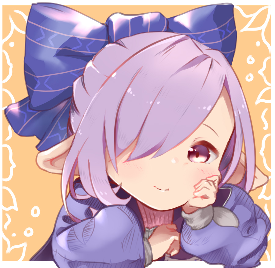 1girl bangs blue_bow blue_ribbon blush bow closed_mouth granblue_fantasy hair_bow hair_over_one_eye hair_ribbon hand_on_own_cheek harvin long_sleeves looking_at_viewer nio_(granblue_fantasy) orange_background pointy_ears purple_hair ribbon simple_background smile solo tadano_omake upper_body violet_eyes