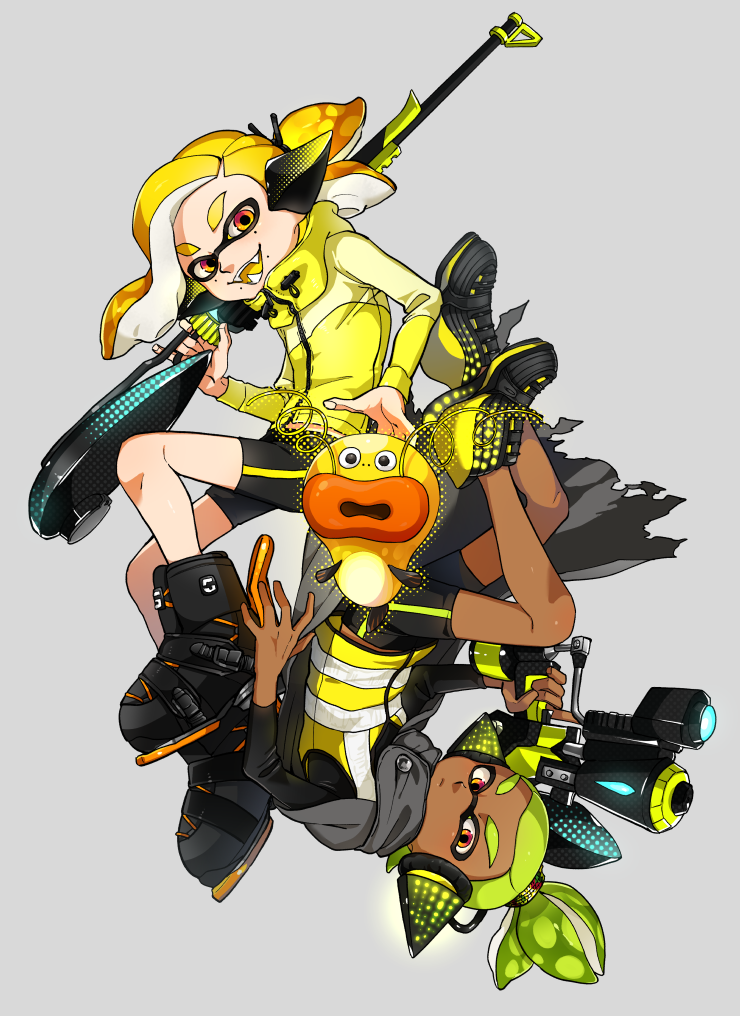 2boys bike_shorts black_cape black_footwear black_shirt black_shorts boots brown_eyes cape closed_mouth commentary dark_skin denchinamazu domino_mask fangs frown green_hair grey_background hair_pulled_back hair_tie hairband headgear hero_charger_(splatoon) hero_shot_(splatoon) holding inkling jacket long_sleeves looking_at_viewer male_focus mask mole mole_under_mouth multiple_boys open_mouth over_shoulder pointy_ears scrunchie shirt shoes shorts simple_background single_vertical_stripe smirk splatoon splatoon_(series) splatoon_1 splatoon_2 squidbeak_splatoon tentacle_hair topknot upside-down v-shaped_eyebrows vest weapon weapon_over_shoulder yellow_footwear yellow_jacket yellow_tongue yellow_vest yeneny